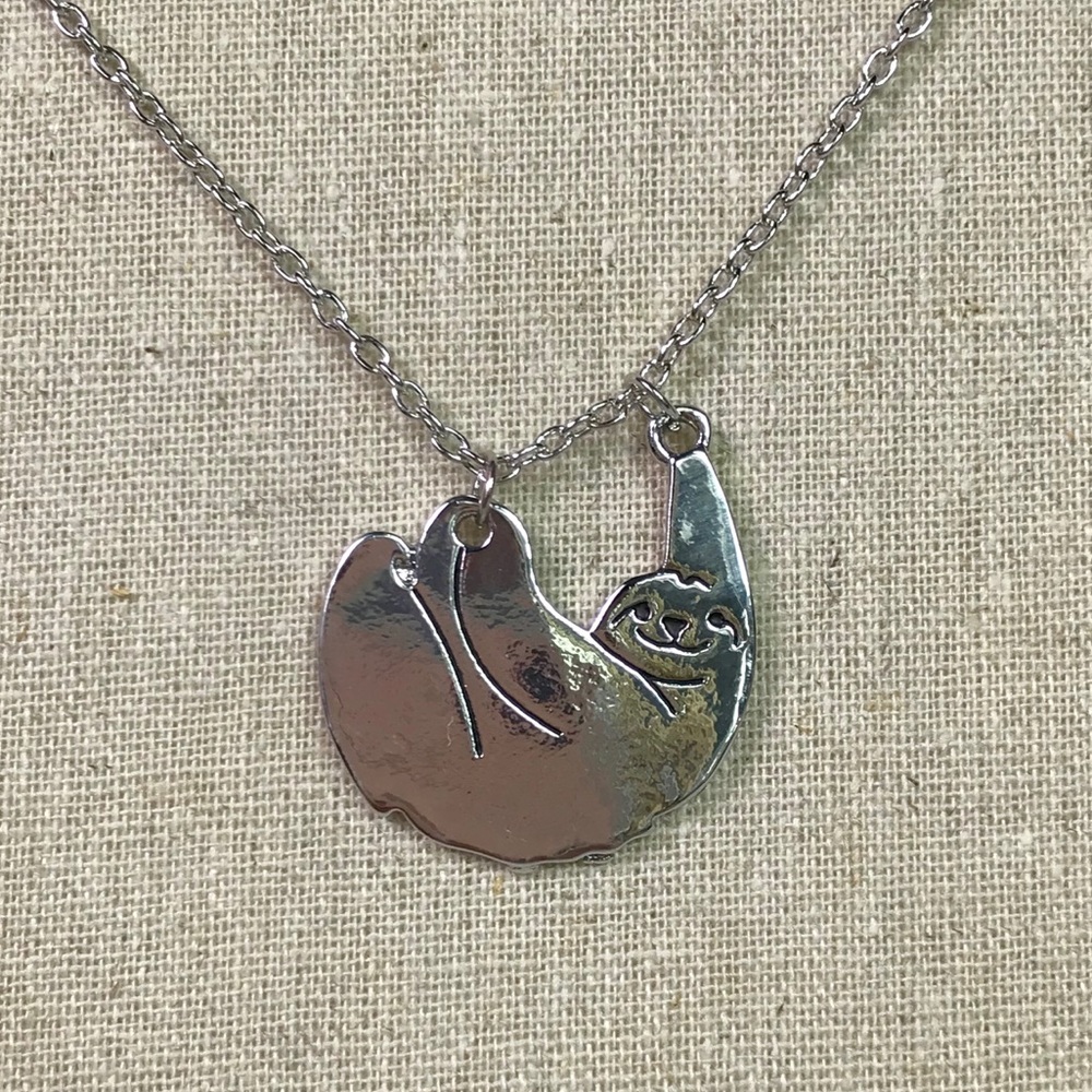 ✂️ Silver sloth necklace